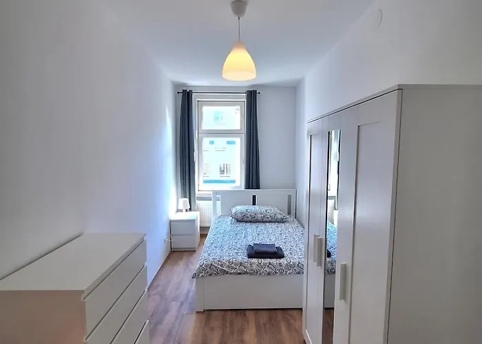 Brand New 5 Bedroom In Top Location