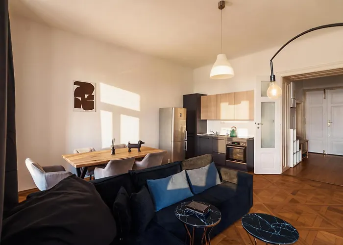 Grand 2Bd Apartment For 8 Guests