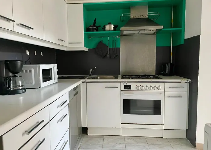 100 M2 Mariahilf Apartment With Balcony & Free Parking
