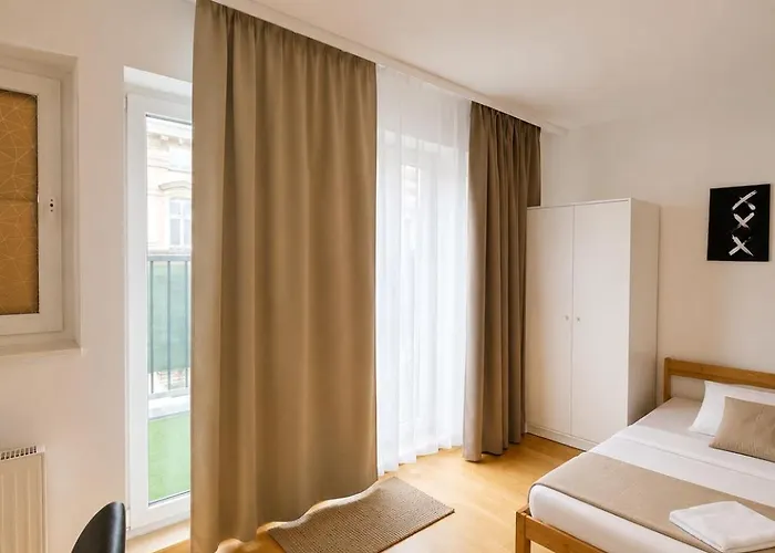 Furnished Room With Terrace In Central Vienna