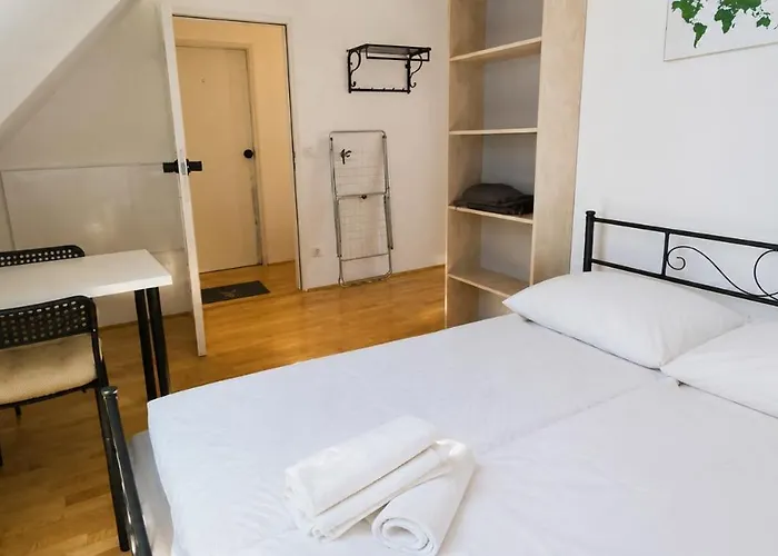 Cozy Furnished Room With Terrace Top Floor In Vienna