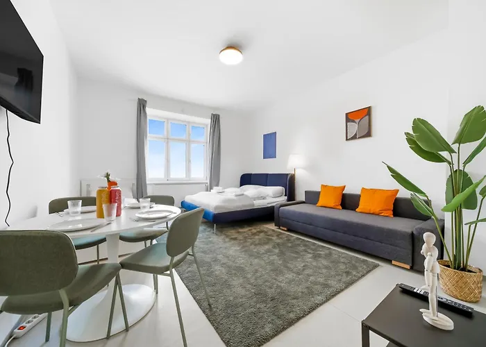 2 Bedroom Apartments, Free Parking, Kitchen, Smart Tv