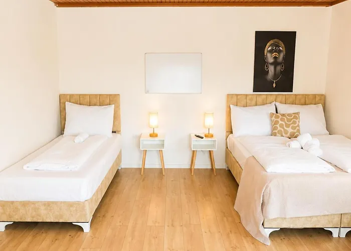 Comfortable 7Br Apartment With Garden Access