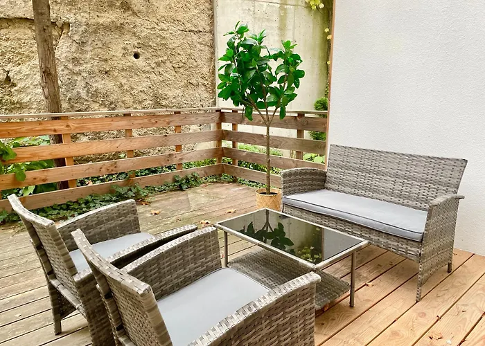 70 M2 Apartment With Terrace & Free Parking