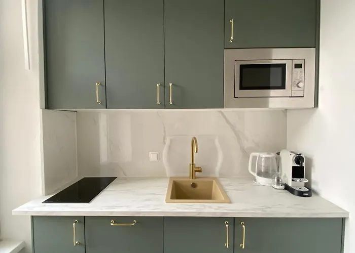 Bright & Cozy Apartment - 15 Min From City Center