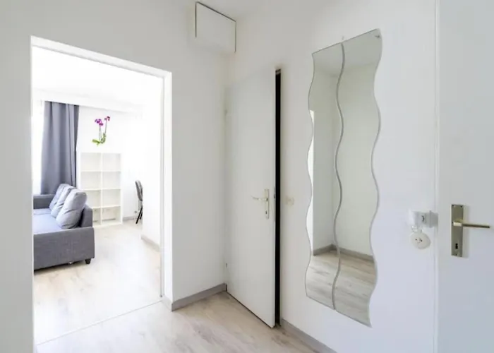 Charming Central Long-Term Apartment