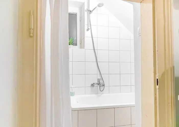 Attractive 2Br Apt Near Akh Ideal For Short & Longstays