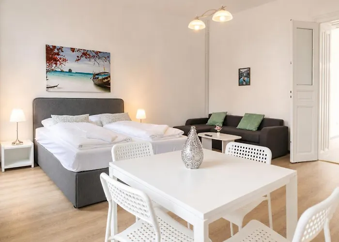 Welcoming 2Br Apt, Near Akh- Perfect For Short & Longstays