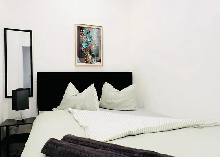 Lovely Stay 2Br Apt Next To Akh