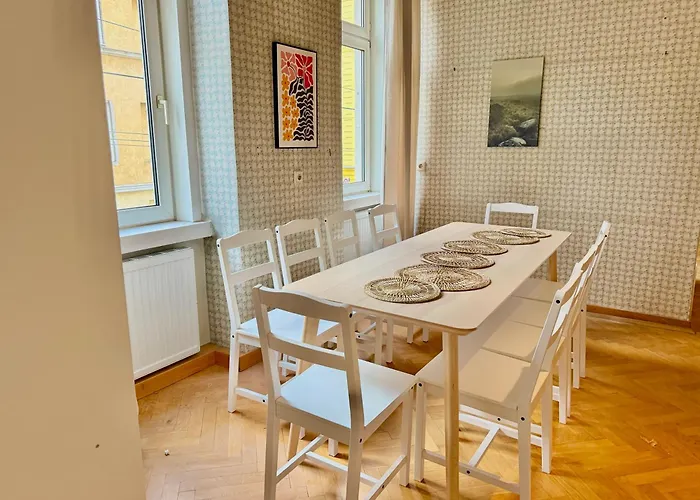Old-School Classic Spacious Apartment