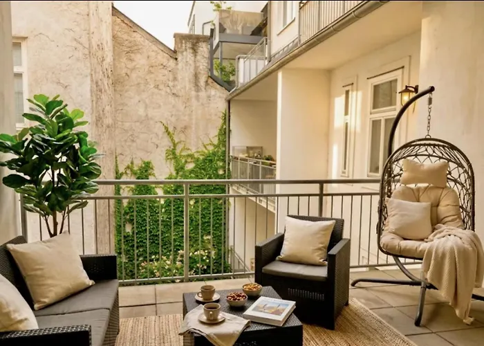100 M2 Apartment With Balcony & Free Parking