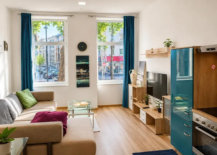 Gutbau Com, Whole Apartment 4U, Self-Check-In, Top-Location, Underground & Shops Under Window, 3-5Min Walking To Swimming & Footbal Stadion, Wake-Up In Sunshine