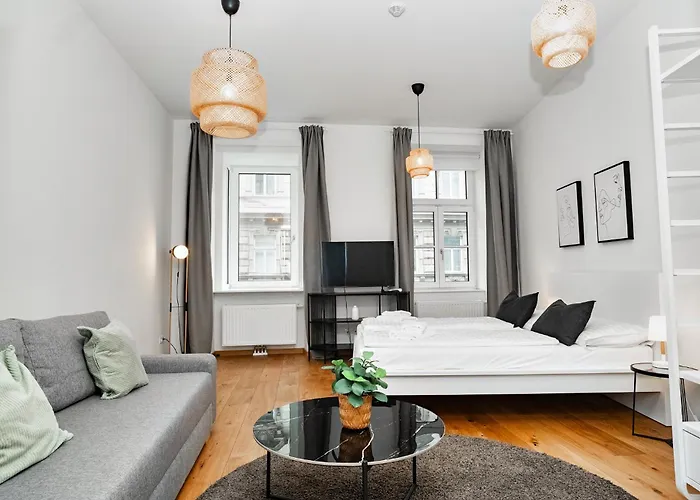 High-End Studio In Elegant Condo