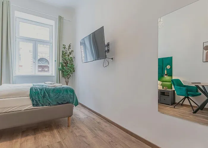 Nice 1-Br Apartment In A Central, Handy Location