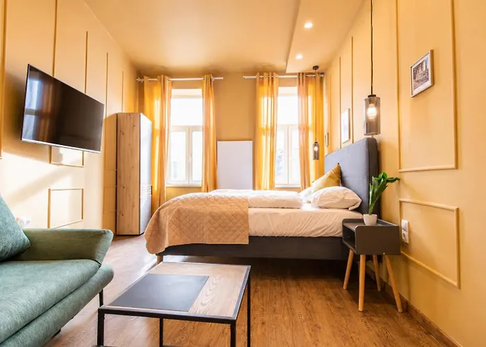 Cozy Private Rooms In Shared Apartment Near Westbahnhof, Ideal For Long Stays