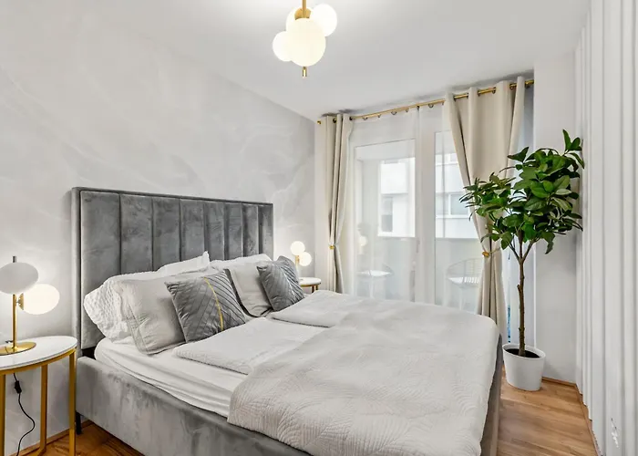 1-Br With Outdoor Space - Onsite Parking For 19,90 Per Day