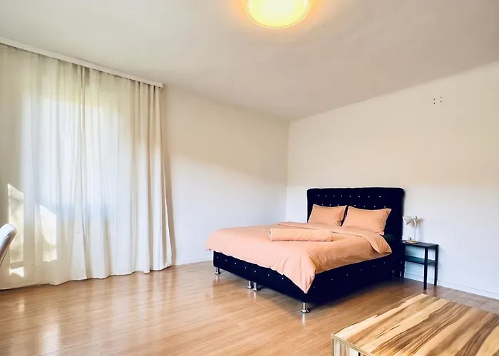 Spacious Villa With Garden Near Danube For 16 Guests For Long Stay