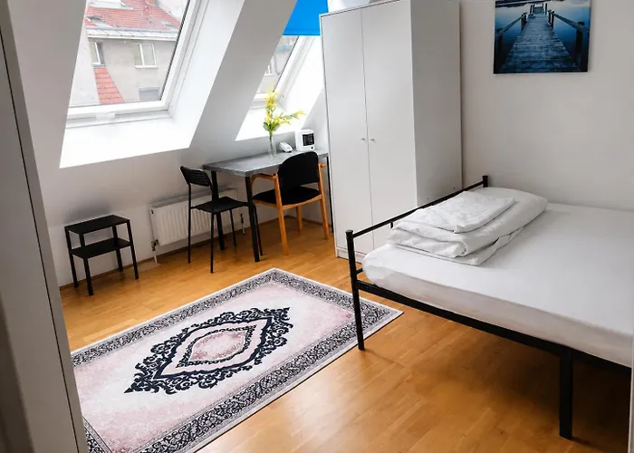 Bright Attic Room In Shared Apartment In Vienna 1020