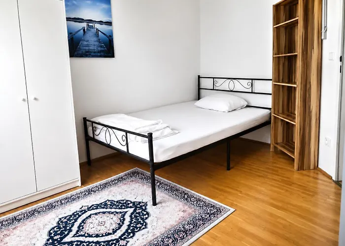 Bright Attic Room In Shared Apartment In Vienna 1020