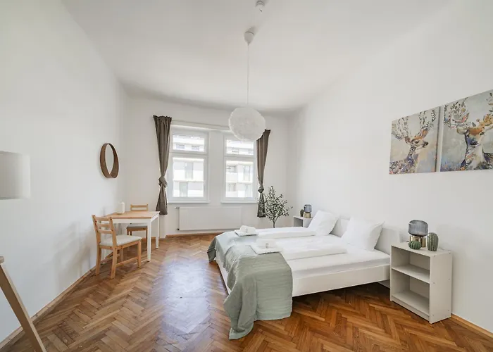 Belvedere Flat - Fernkorn