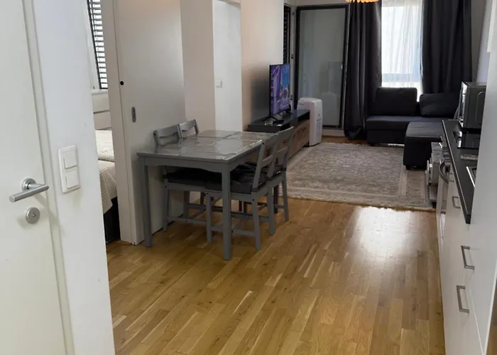 Nima'S Modern Apartment