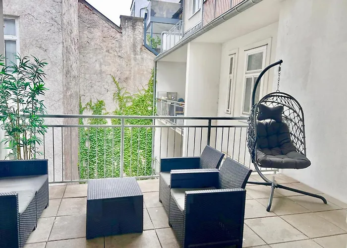 Central Spacious Apartment With Balcony & Free Parking