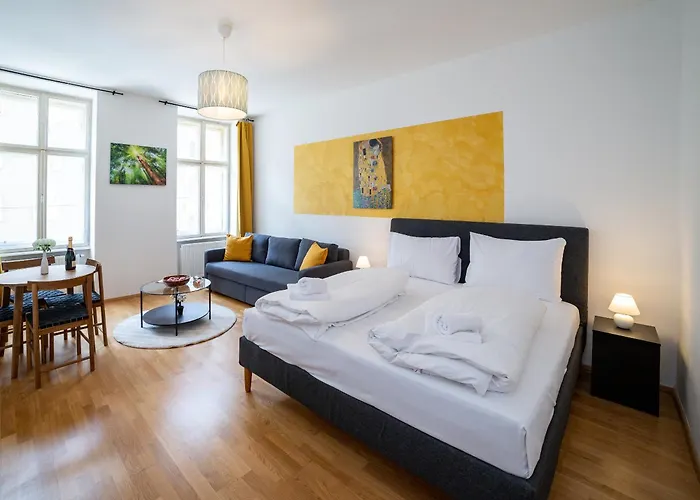 Central Stylish Apartment With Free Parking