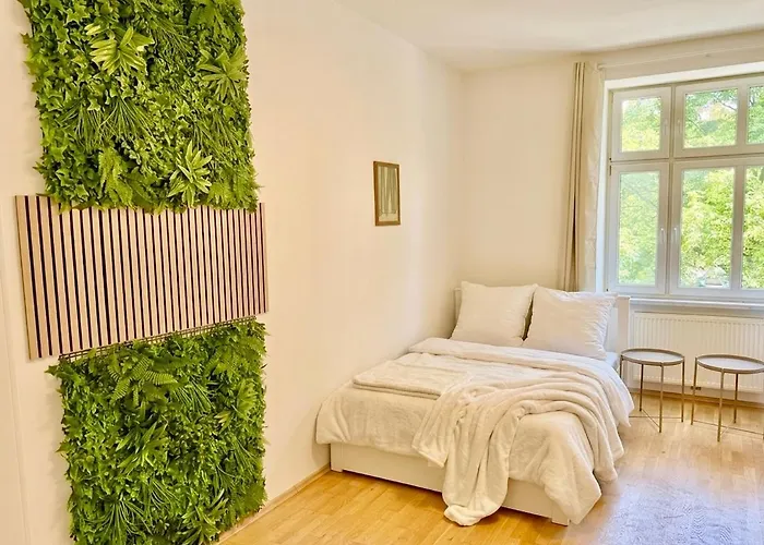 Central Apartment With Park View