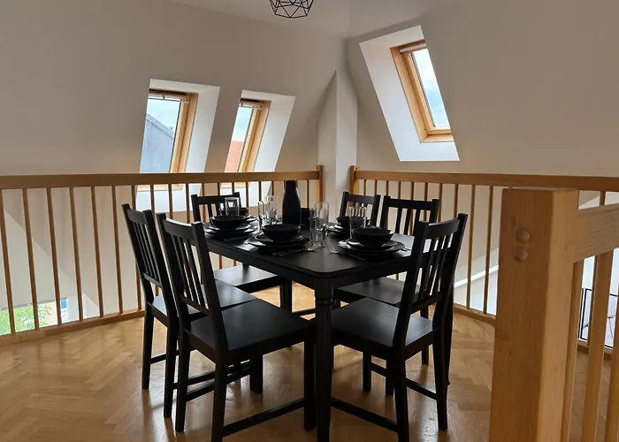 100Qm, 2 Bedroom Schoenbrunn, Central, Balcony