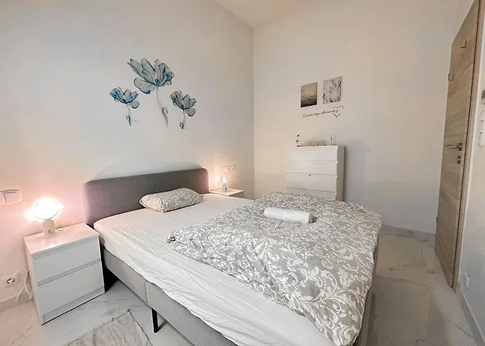 Brand New 2-Room Flat For 6 Near U6 Jaegerstrasse