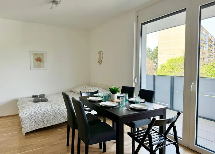Modern Danube Apartment With Balcony & Free Parking
