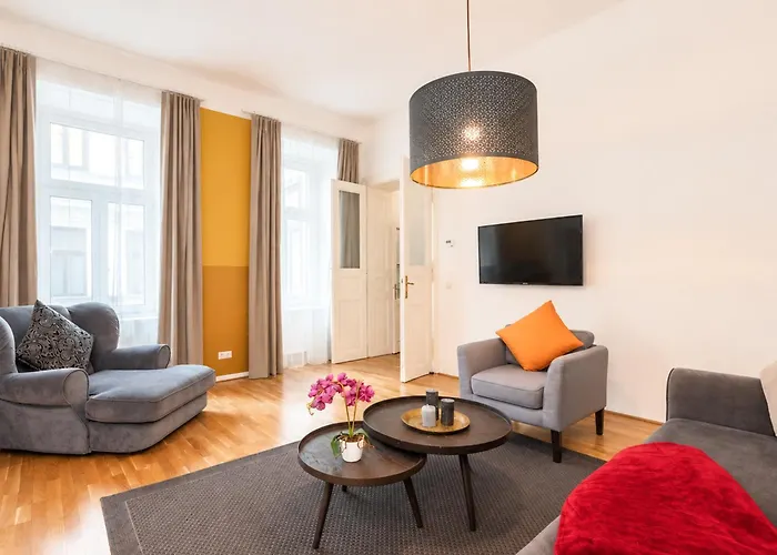 Central Apartment For 4 Near City Center & Metro U2