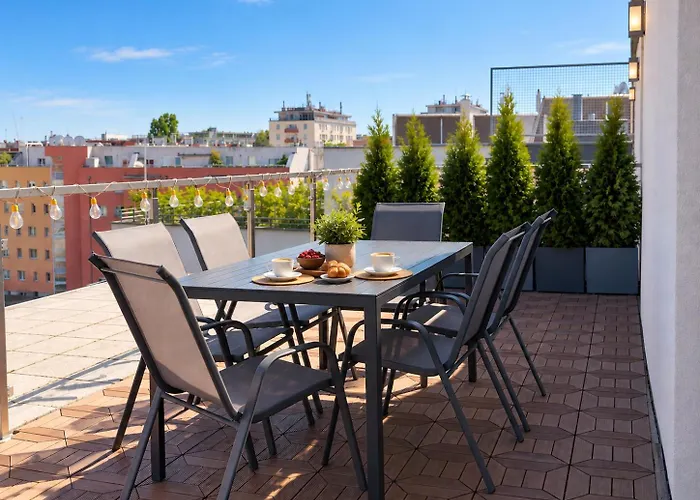 Rooftop Apartment For 6, Air Conditioning, Rooftop Terrace, Metro U3