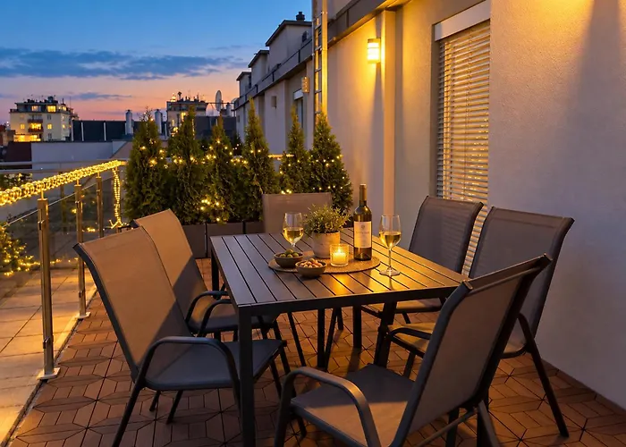 Apartment For 6 With Rooftop Terrace & Air Conditioning, Close To Metro