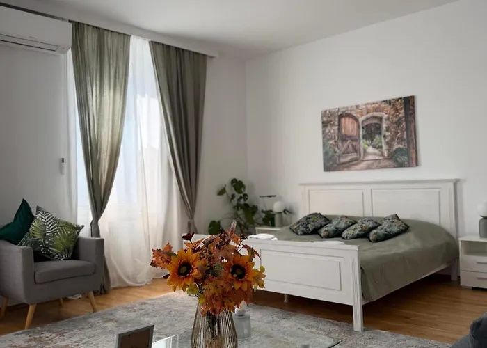 Vienna City Apartment 1