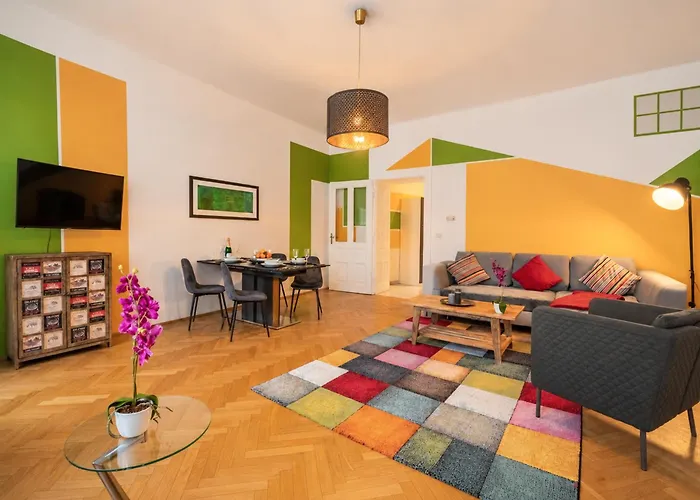 Apartment For 4 Near Naschmarkt, Karlskirche & U4 Metro
