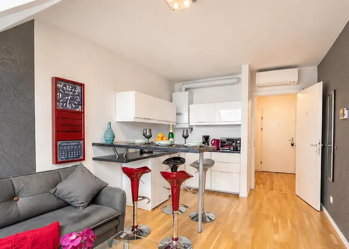 Modern Attic Apartment With Air Conditioning Near City Center