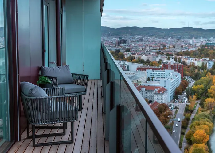 Great Apartment With View And Heated Rooftop Pool