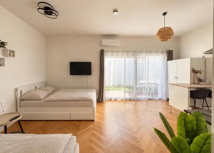 Charming Garden Hideaway With Ac Near City Center