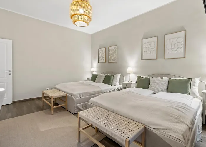 Modern 4-Br Apartment With Balcony And Near U6 Metro