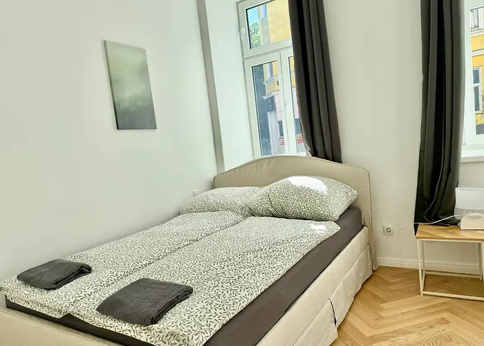 Stylish Renovated Apartment Near Center