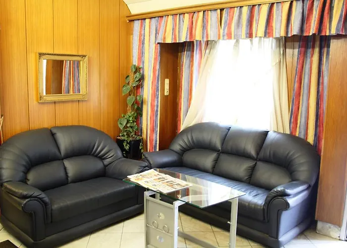 Hotel Cyrus