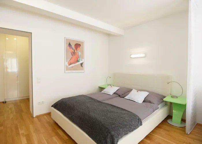 Design Apartment - Centrally Located