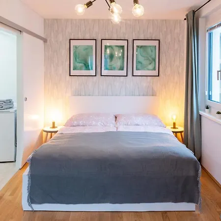 Green & Cozy Apartment - 15 Min To City Center