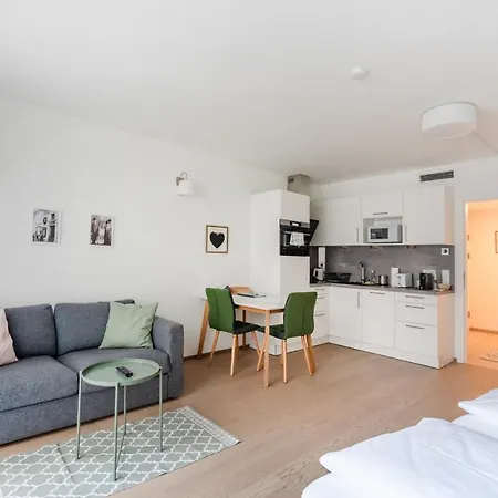 Quiet And Cozy Apartment Next To Mariahilfer Strasse And Naschmarkt With Ac, Minimum 30 Nights