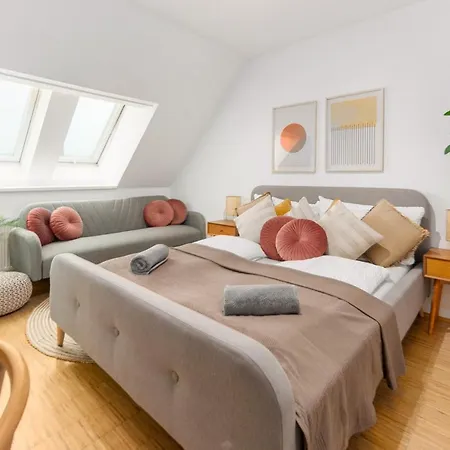 Penthouse, 3 Separate Bedrooms, 2 Min To U6 Nussdorfer Strasse