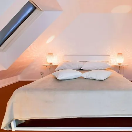 Julius 27 - Duplex Apartment 5 Mins To City Center
