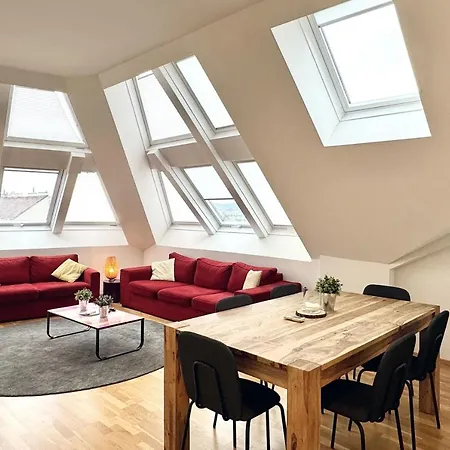 Spacious Penthouse In Favoriten