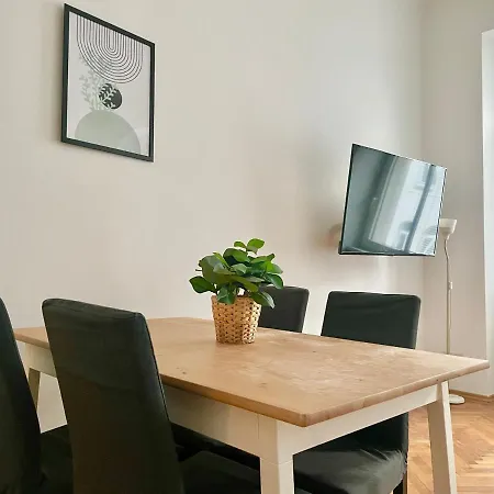 Calm & Sunny Apartment