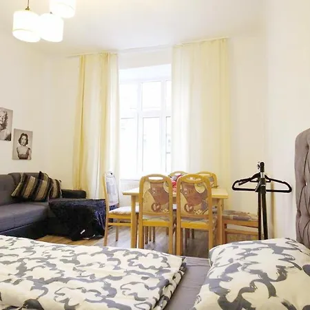 Comfortable Rooms Near Schonbrunn Palace